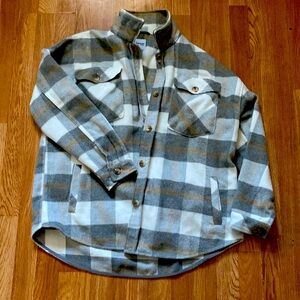 Kensie Flannel Plaid Jacket. Size L. Buttondown with Collar and 2 Pockets.